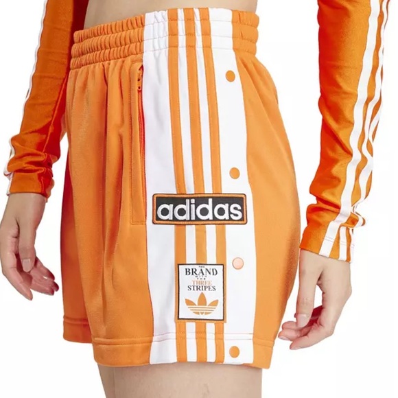 adidas Pants - NWT adidas Originals Women's Adicolor Adibreak Shorts- women’s size medium
